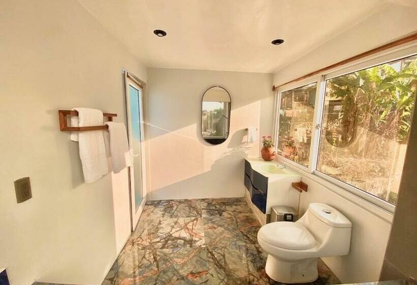 اتاق خانوادگی, Monaco