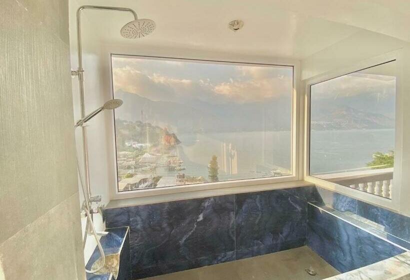 اتاق خانوادگی, Monaco