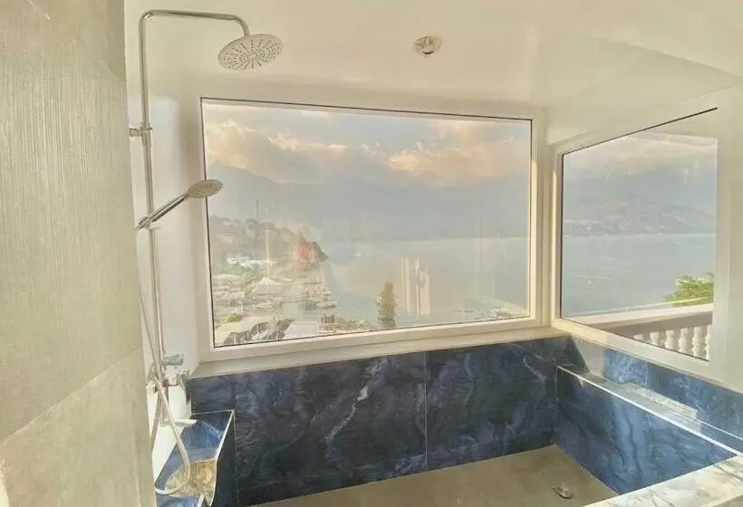 اتاق خانوادگی, Monaco