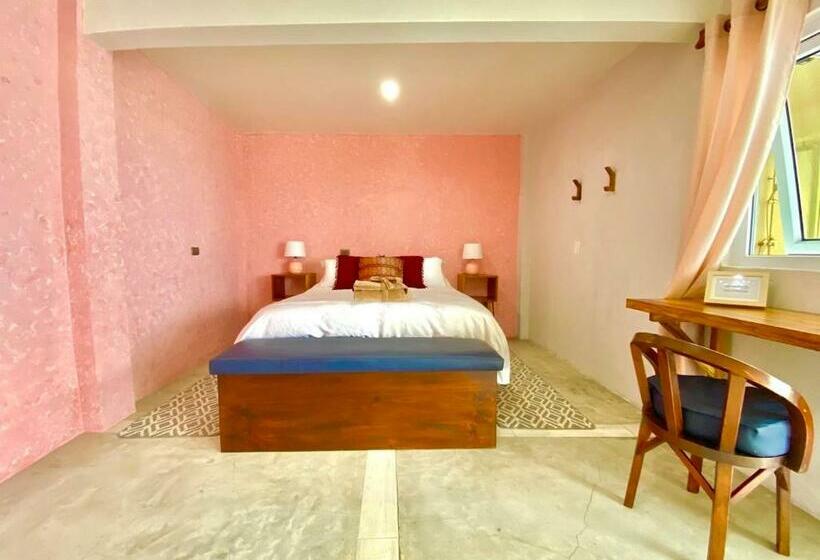 اتاق خانوادگی, Monaco