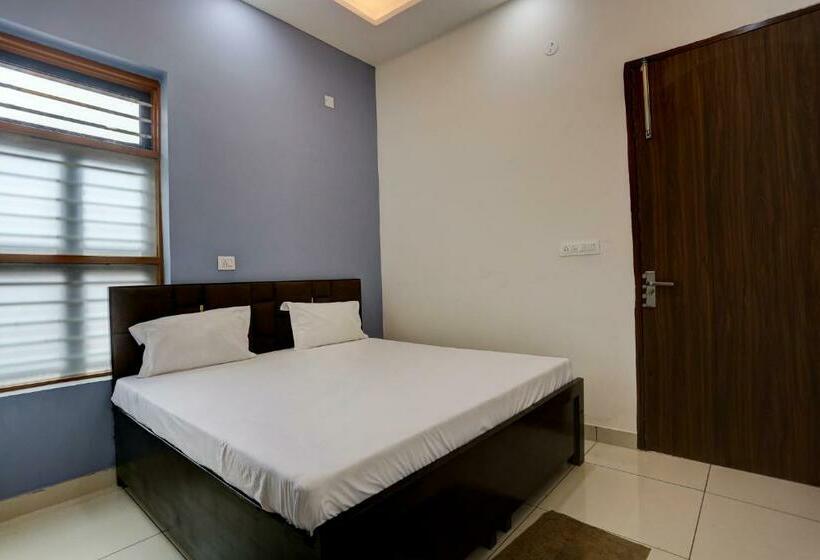 חדר קלאסי לשלושה, Oyo 81234 Rock Star