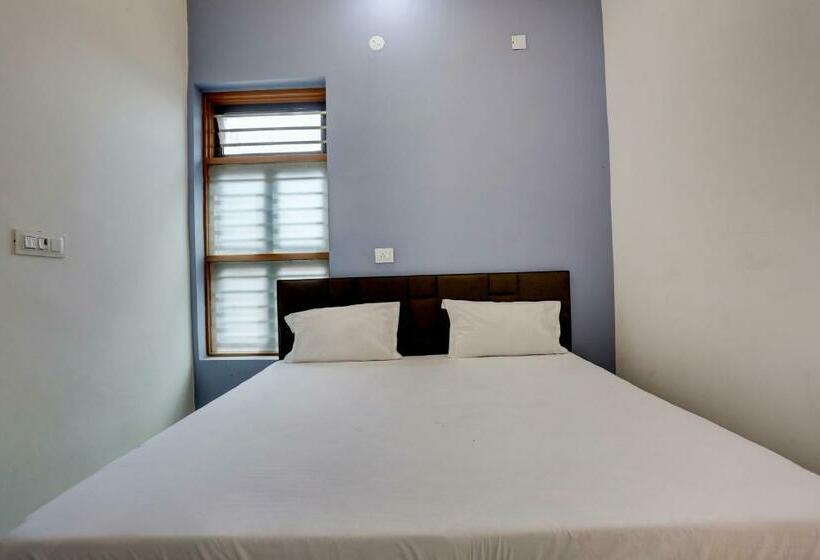 חדר קלאסי לשלושה, Oyo 81234 Rock Star