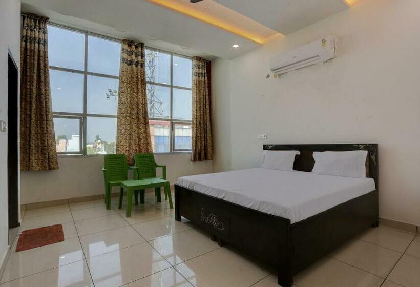 חדר קלאסי לשלושה, Oyo 81234 Rock Star