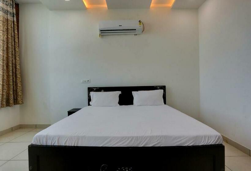 חדר קלאסי לשלושה, Oyo 81234 Rock Star