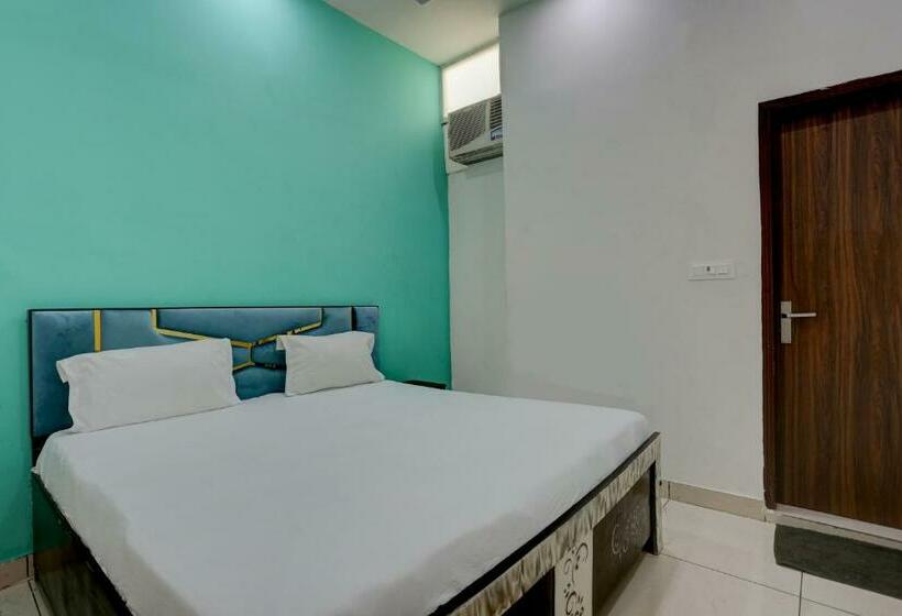 חדר קלאסי לשלושה, Oyo 81234 Rock Star