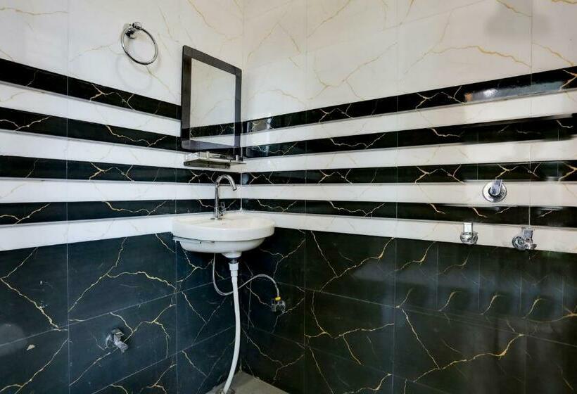 חדר קלאסי לשלושה, Oyo 81234 Rock Star