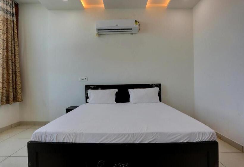 חדר קלאסי לשלושה, Oyo 81234 Rock Star