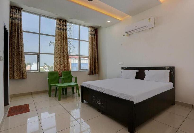 חדר קלאסי לשלושה, Oyo 81234 Rock Star