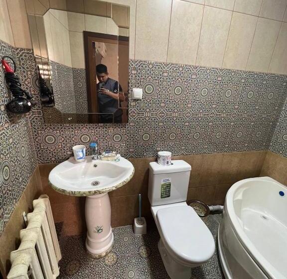 اتاق استاندارد سه نفره, Khamza Hostel