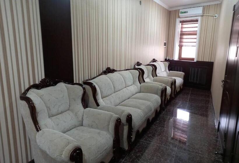 اتاق استاندارد سه نفره, Khamza Hostel