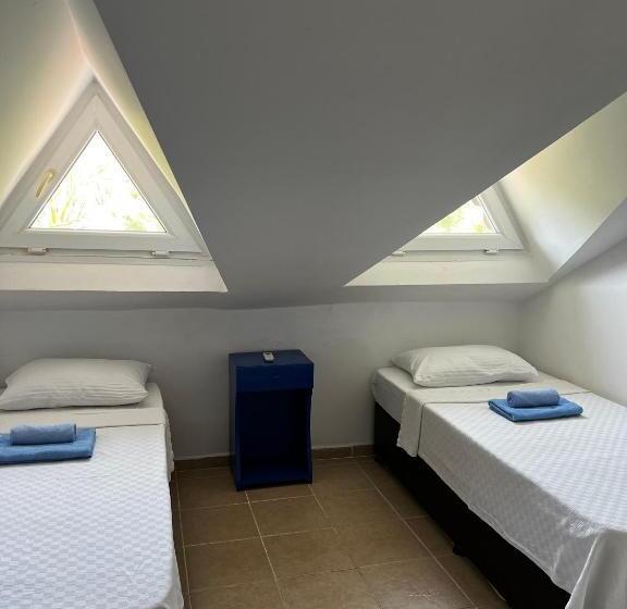 اتاق استاندارد سه نفره, New Golden Gate Butik Otel