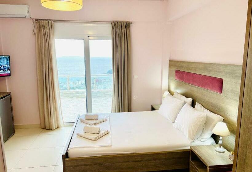 اتاق لوکس, Mistral Inn