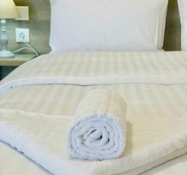 اتاق لوکس, Mistral Inn