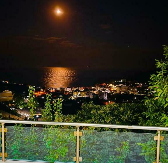 اتاق لوکس, Mistral Inn