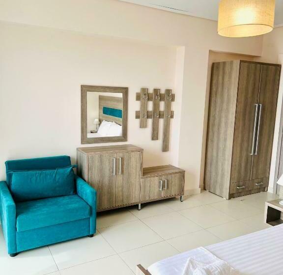 اتاق لوکس, Mistral Inn