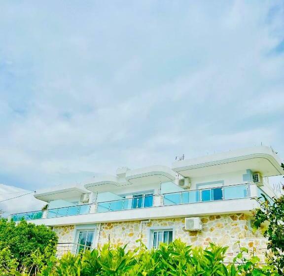 اتاق لوکس, Mistral Inn