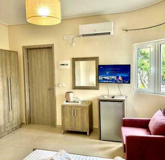 اتاق لوکس, Mistral Inn