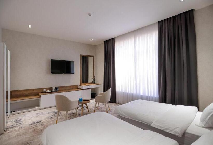 اتاق لوکس سه تخته, Premier