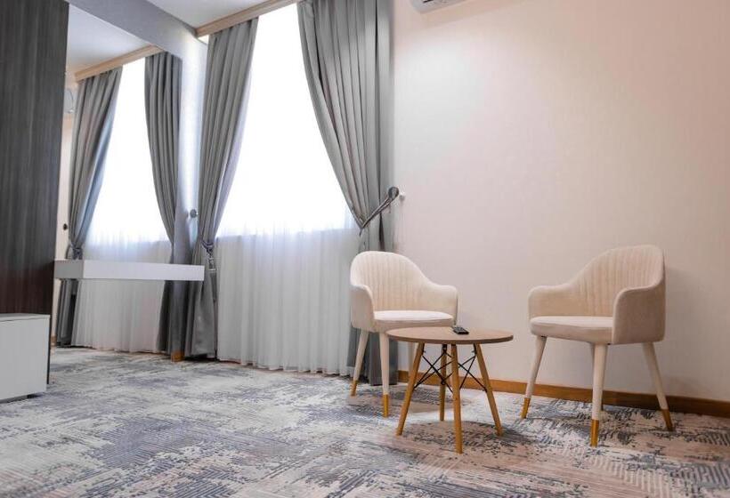 آپارتمان سوپریور 1 خوابه, Premier