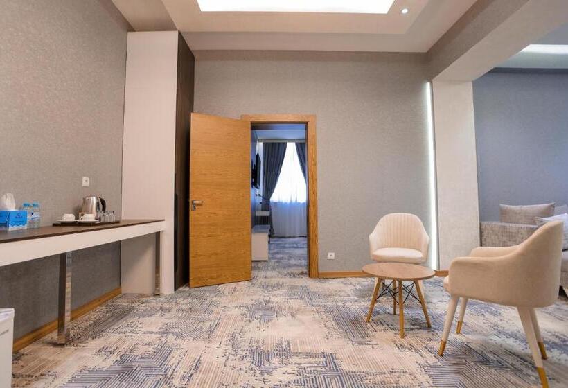 آپارتمان سوپریور 1 خوابه, Premier