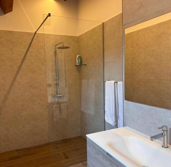 غرفة قياسية ثلاثية, Il Fenicottero