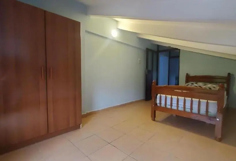 Chambre Standard Individuelle, Traveler Hostel