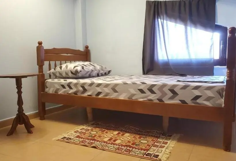 Chambre Standard Individuelle, Traveler Hostel