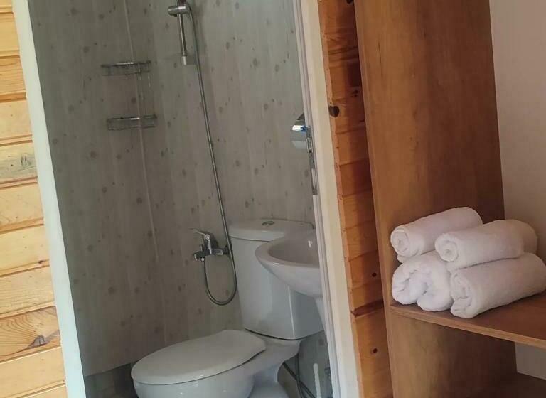 اتاق استاندارد چهار تخته, Yolda Bungalow Cafe