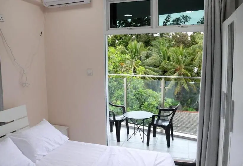 اتاق لوکس با بالکن, Equator Retreat