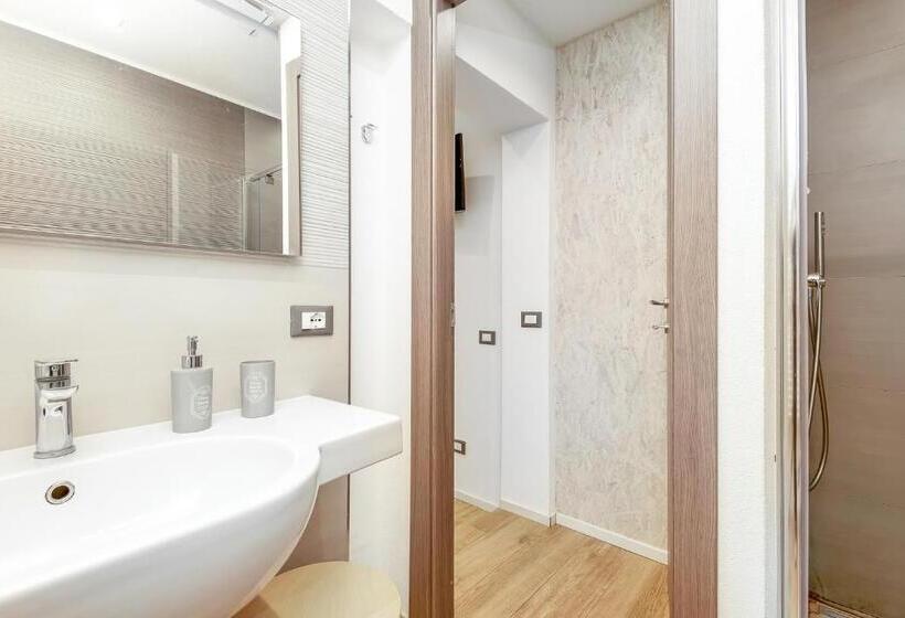 غرفة قياسية, The Dream Station