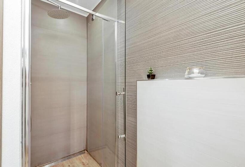 غرفة قياسية, The Dream Station