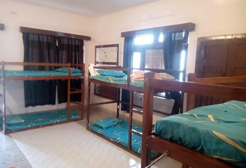 تختخواب در اتاق مشترک, Travel Hostel In Heart Of Kanpur