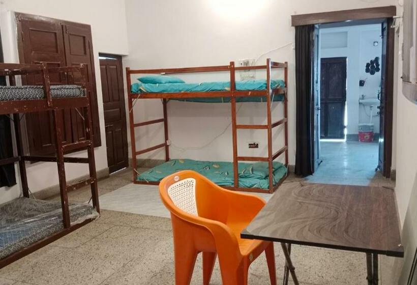 Кровать в Общей Комнате, Travel Hostel In Heart Of Kanpur