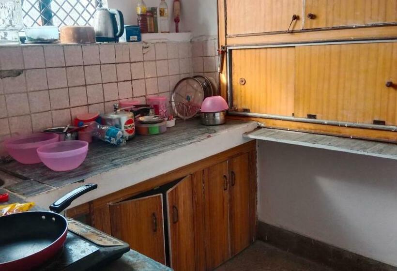 Номер Deluxe, Travel Hostel In Heart Of Kanpur