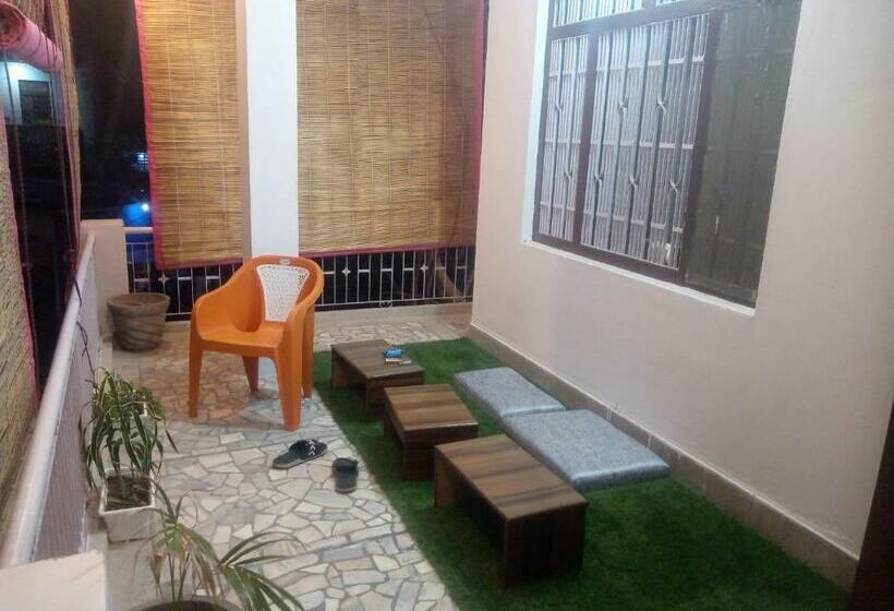 Номер Deluxe, Travel Hostel In Heart Of Kanpur