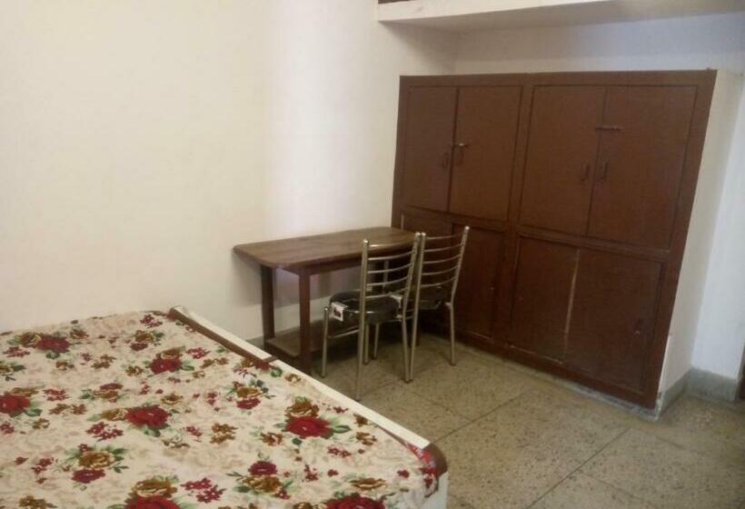 Номер Deluxe, Travel Hostel In Heart Of Kanpur