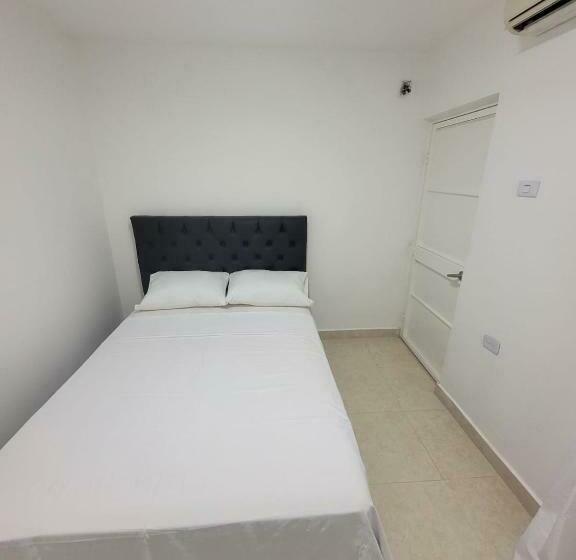 标准间, Maria Eugenia