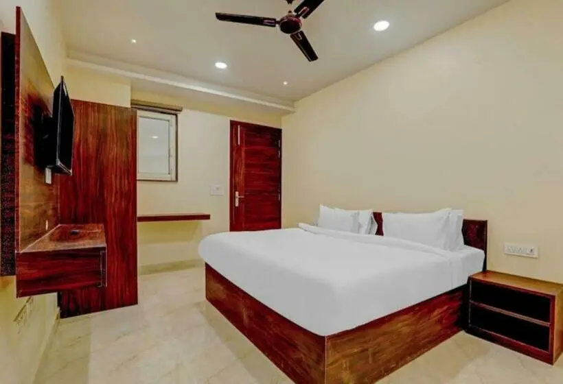 Classic Kolmen Hengen Huone, Oyo 80968b The Westin