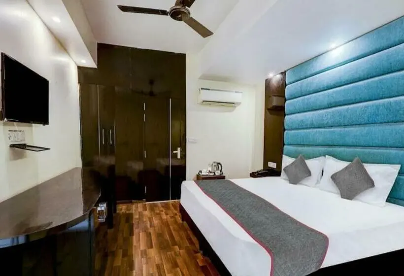 Classic Kolmen Hengen Huone, Oyo 80968b The Westin