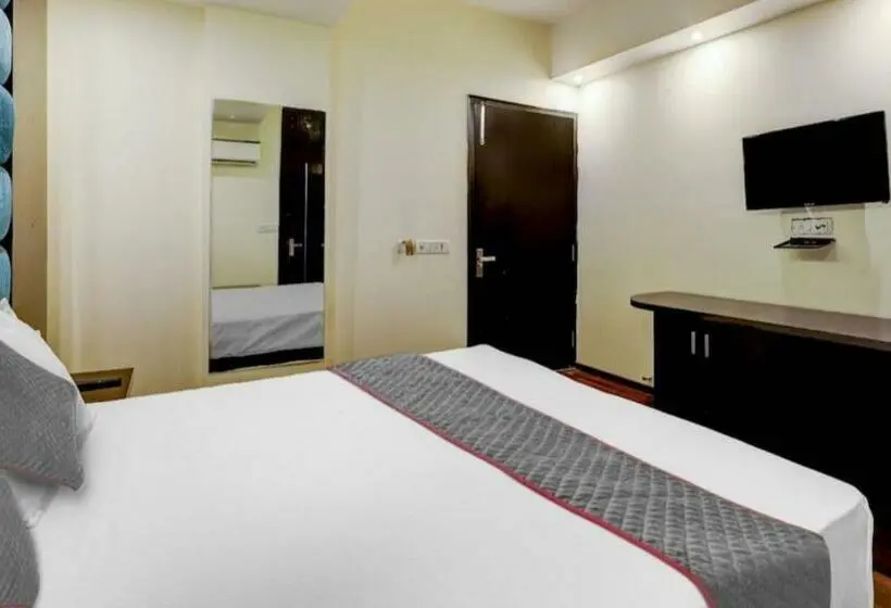 Classic Kolmen Hengen Huone, Oyo 80968b The Westin