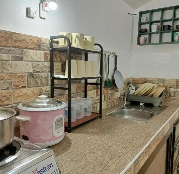 패밀리 방갈로, Elisha S Guest House