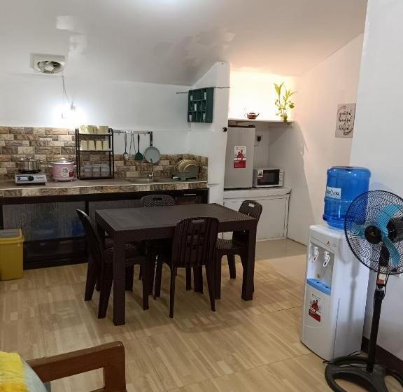 패밀리 방갈로, Elisha S Guest House