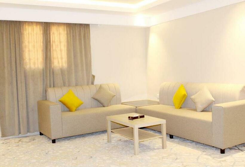 استودیوی لوکس, فندق العزم