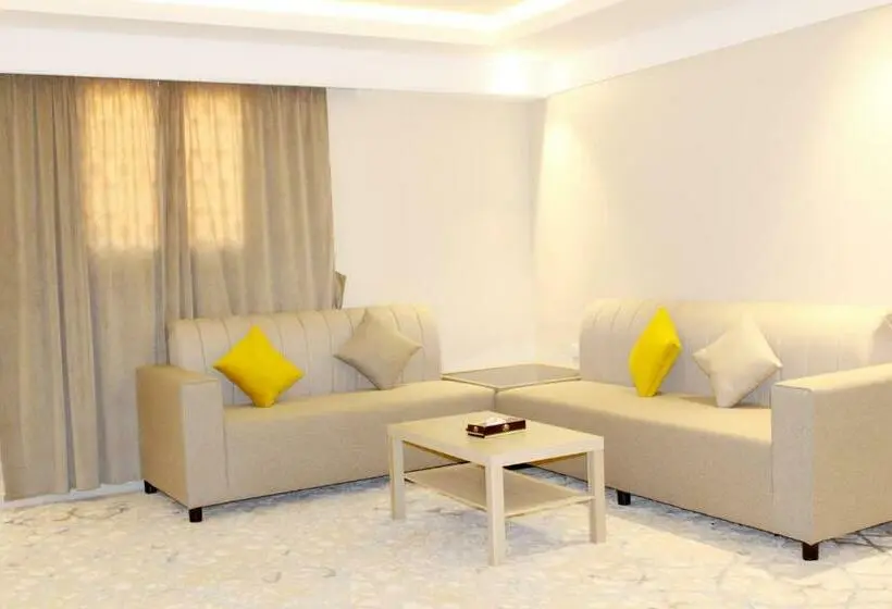 Deluxe-studio, فندق العزم
