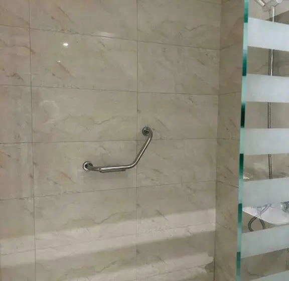 Deluxe-studio, فندق العزم