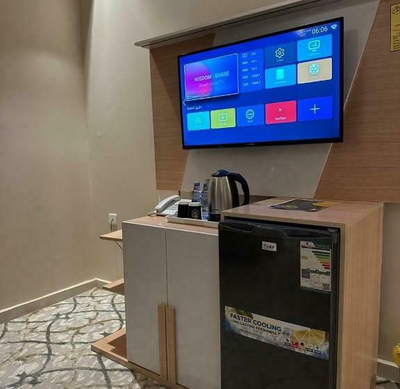 استودیوی لوکس, فندق العزم