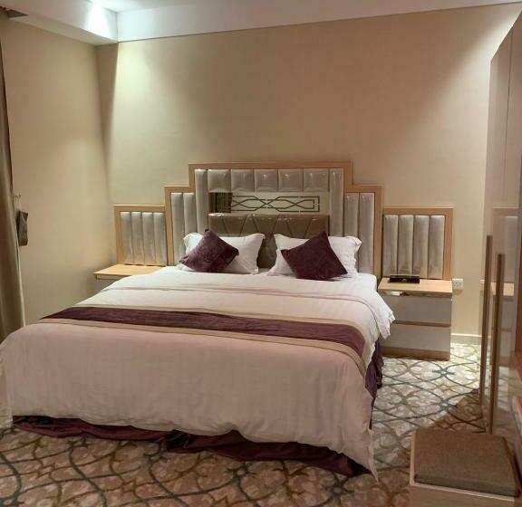 استودیو خانوادگی, فندق العزم