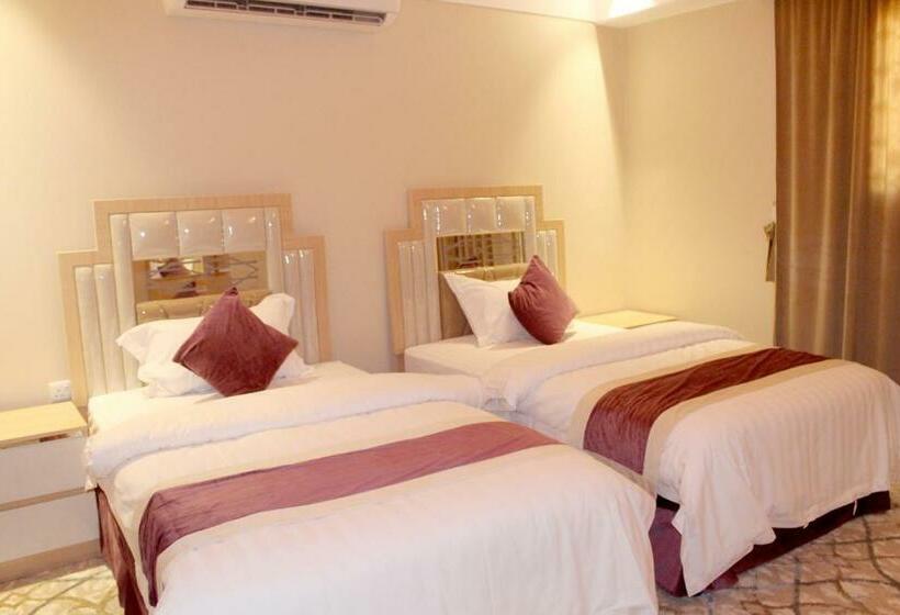 استودیو خانوادگی, فندق العزم