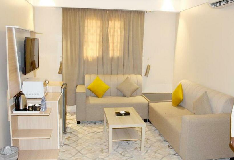 استودیو خانوادگی, فندق العزم