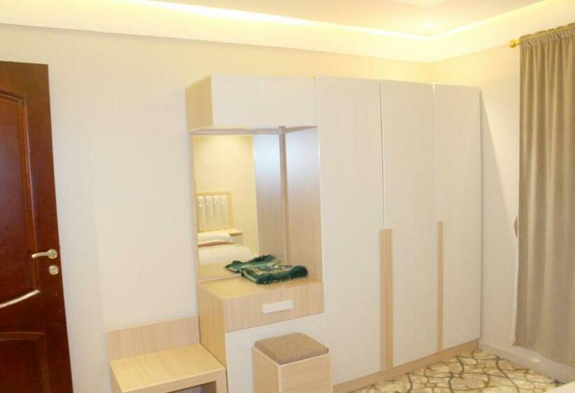 استودیو خانوادگی, فندق العزم